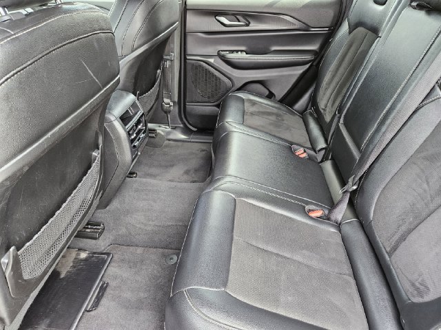 Used 2024 Jeep Grand Cherokee Altitude AWD/4WD image 29