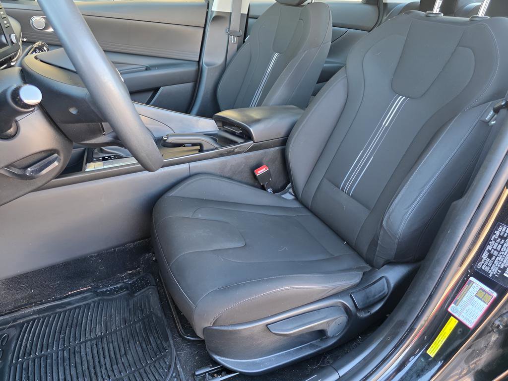 Certified 2022 Hyundai Elantra SEL image 18