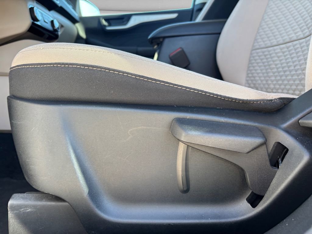 Used 2022 Ford Escape SE FWD image 15
