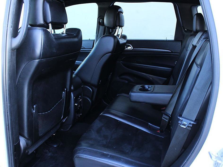 Used 2018 Jeep Grand Cherokee Altitude image 12