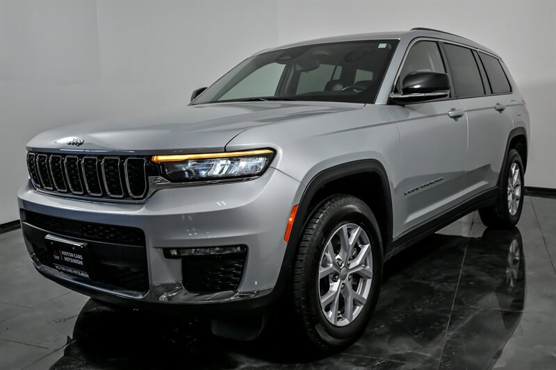 Used 2022 Jeep Grand Cherokee L Limited AWD/4WD image 5