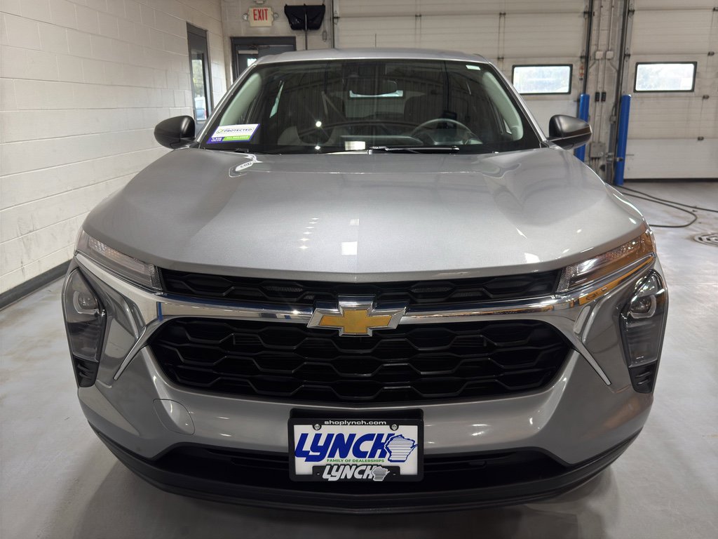 Used 2024 Chevrolet Trax LS w/ Driver Confidence Package image 8