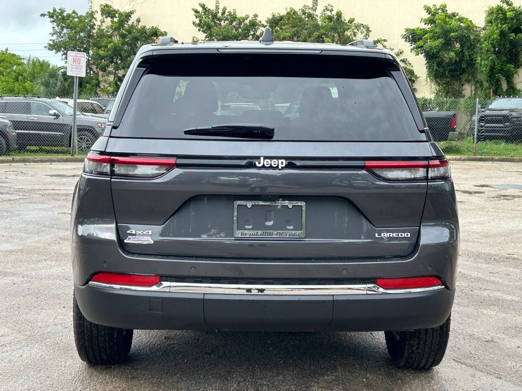 New 2024 Jeep Grand Cherokee Laredo AWD/4WD image 5