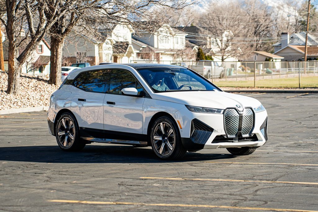 Used 2023 BMW iX xDrive50 w/ Ultimate Package 2 image 3