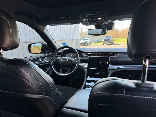 Used 2023 Jeep Grand Cherokee Altitude image 44