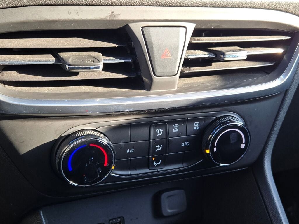 Used 2024 Buick Encore GX Preferred image 27