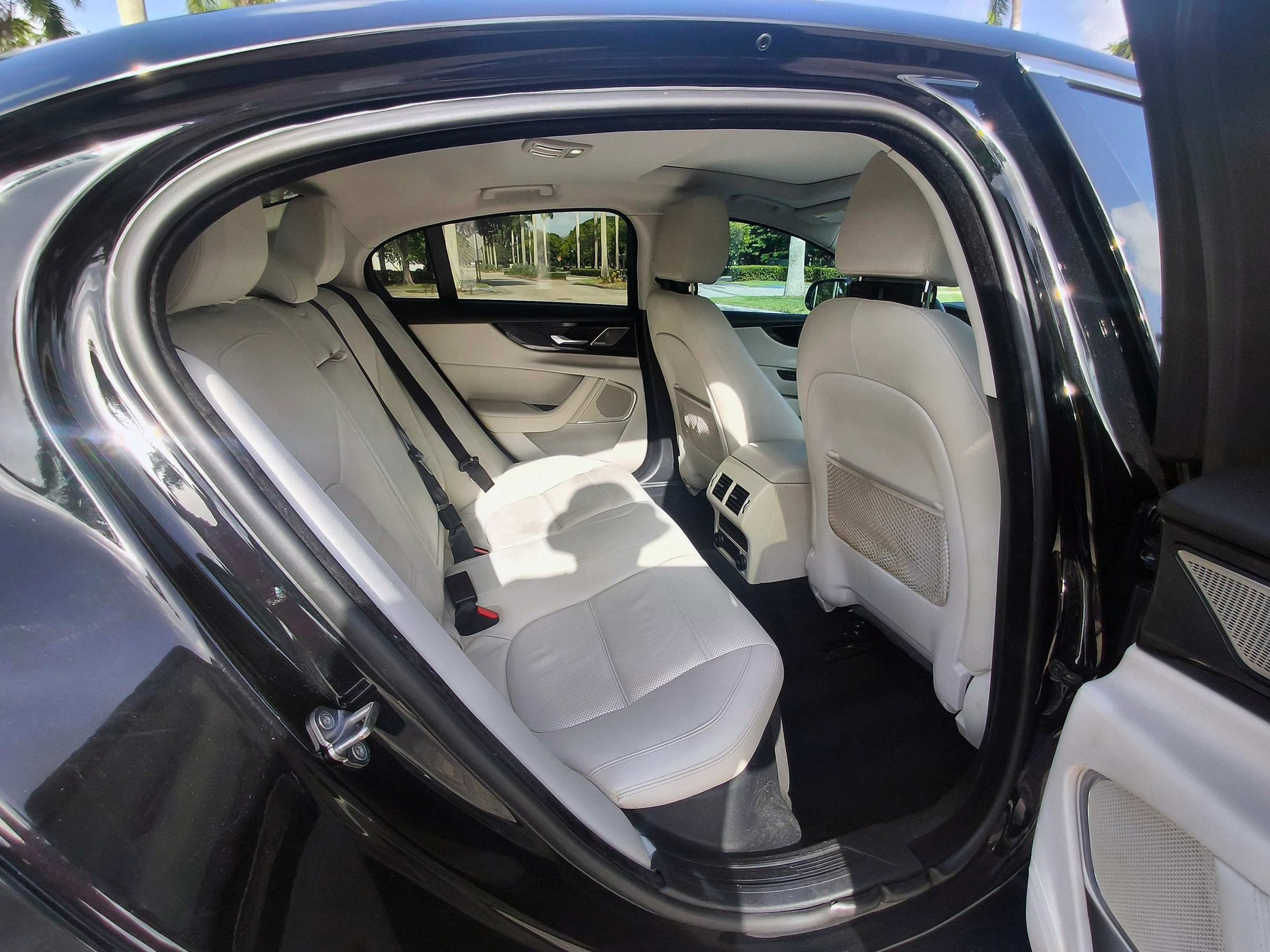 Used 2020 Jaguar XE S AWD/4WD image 17