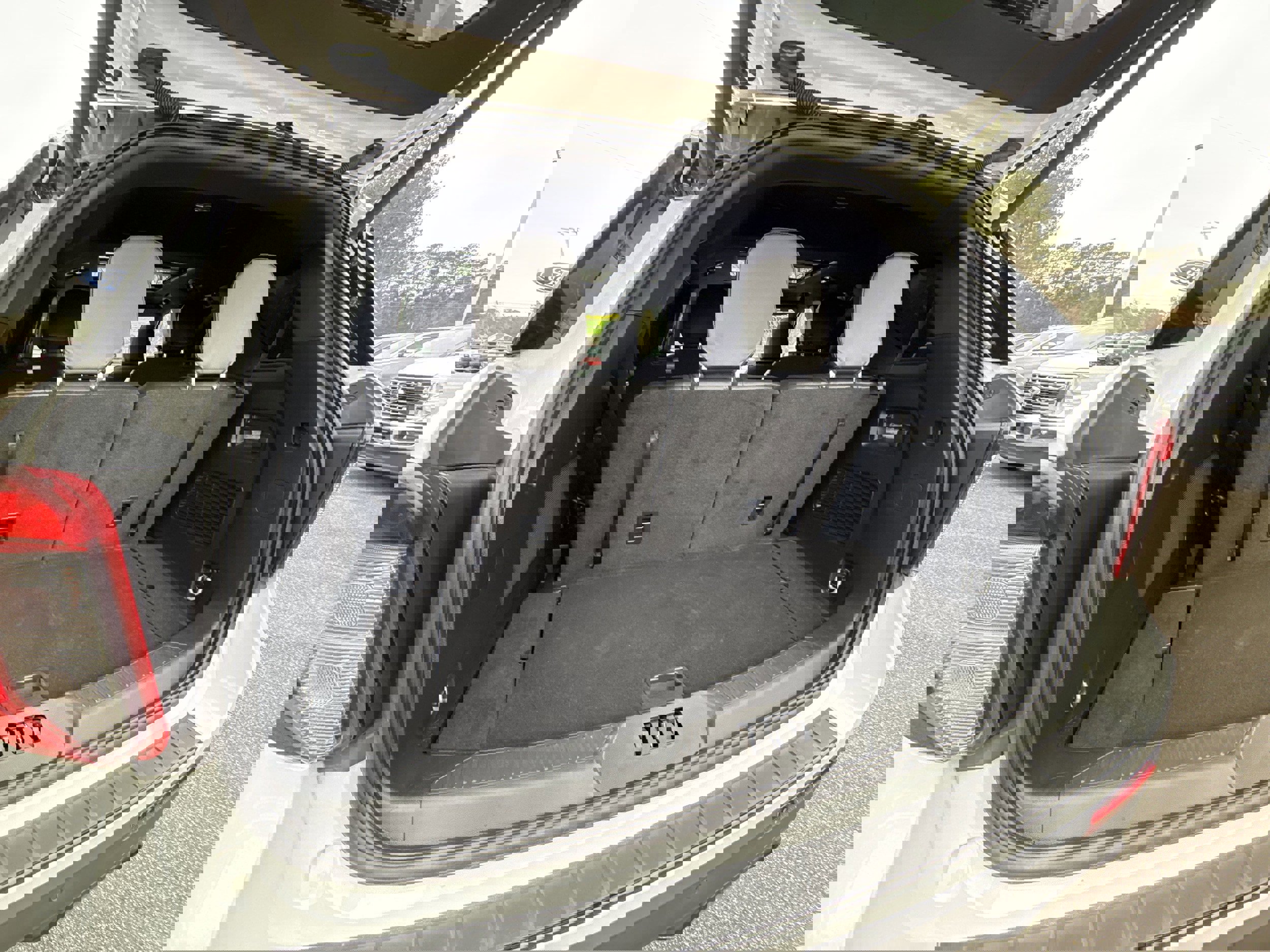 Used 2024 Ford Explorer ST-Line w/ Class IV Trailer Tow Package image 28