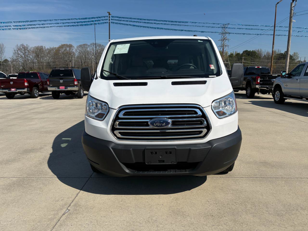 Used 2019 Ford Transit 150 XLT RWD image 3