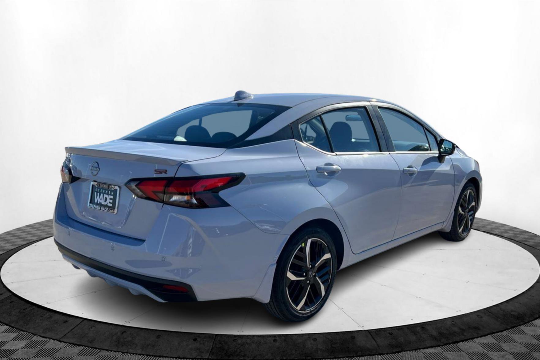 New 2025 Nissan Versa SR w/ Trunk Package image 5