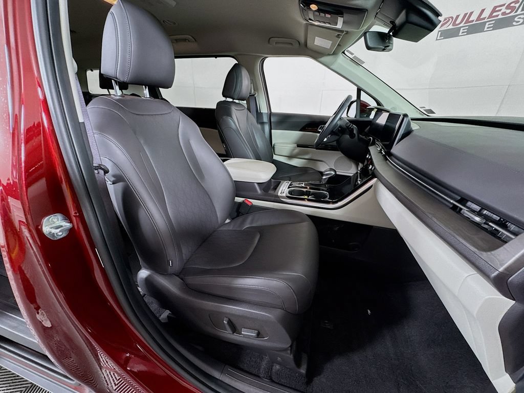 Used 2024 Kia Carnival SX FWD image 30