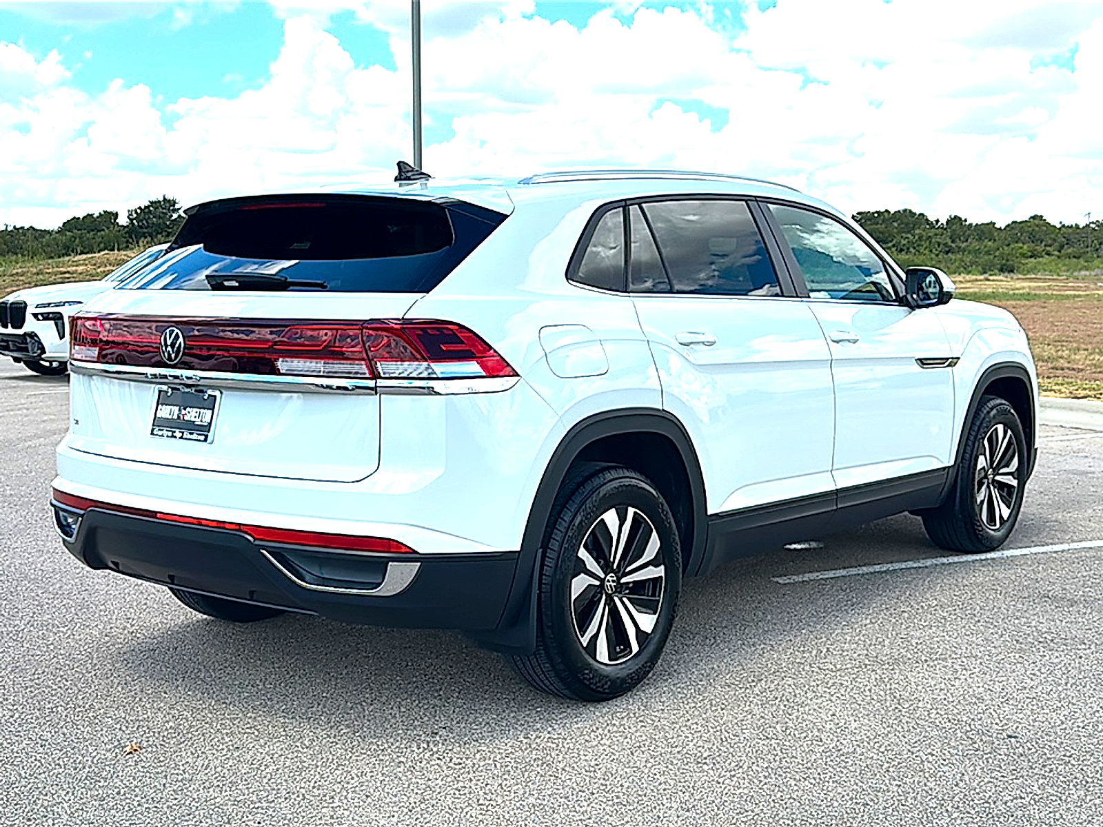 Used 2025 Volkswagen Atlas Cross Sport SE FWD image 8