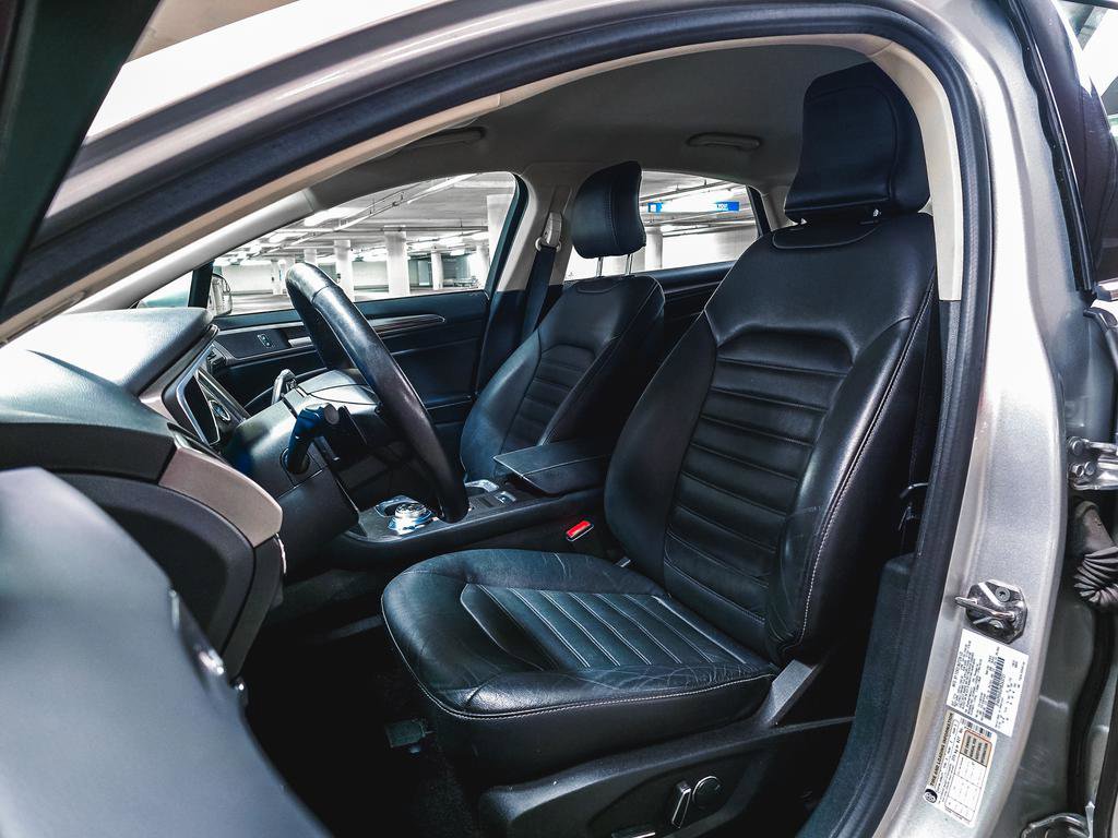 Used 2017 Ford Fusion SE w/ Fusion SE Technology Package image 18