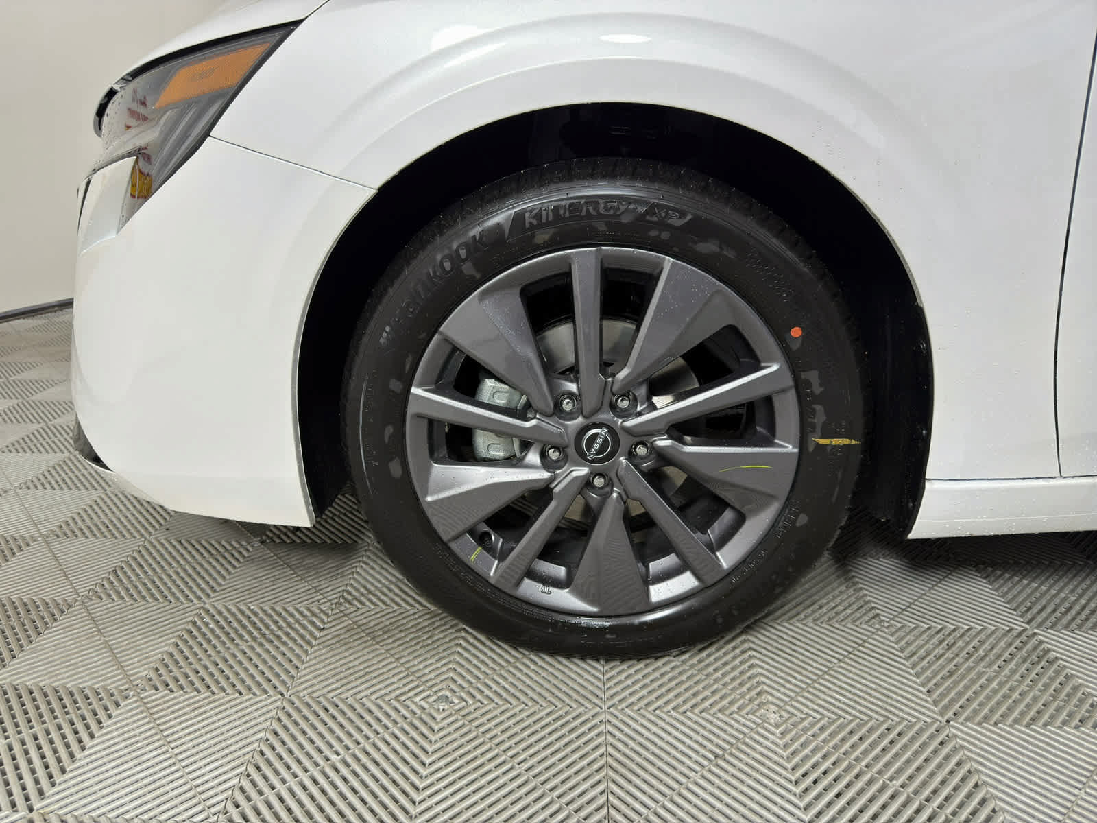 New 2027 Nissan Sentra SL w/ Floor Mat Package FWD image 9