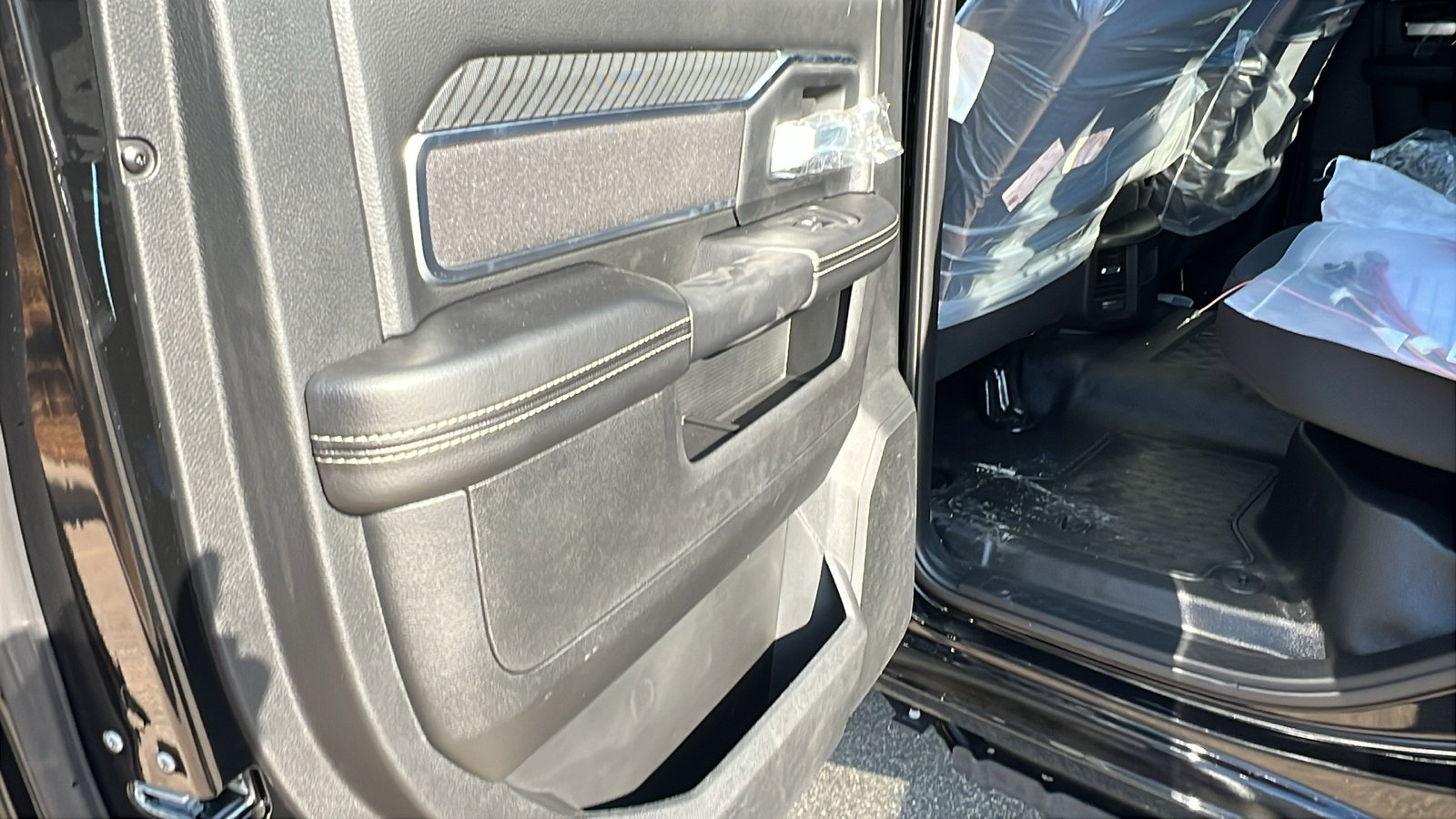 New 2025 RAM 5500 4x4 Crew Cab image 19