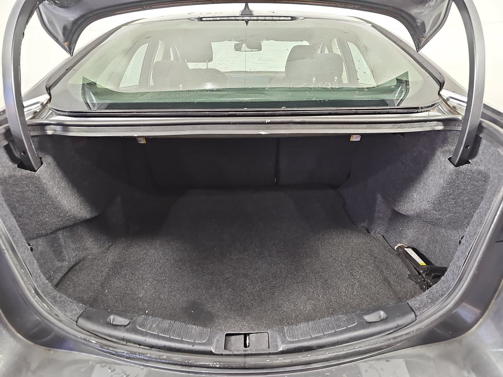 Used 2019 Ford Fusion SE FWD image 12