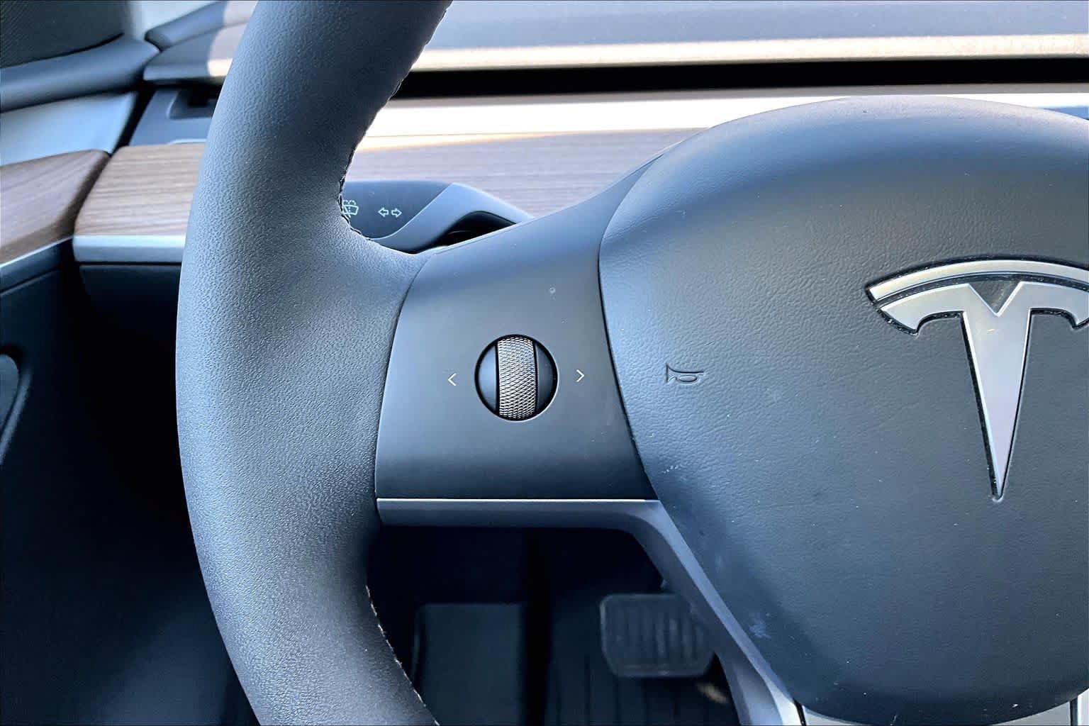 Used 2023 Tesla Model Y Long Range AWD/4WD image 23