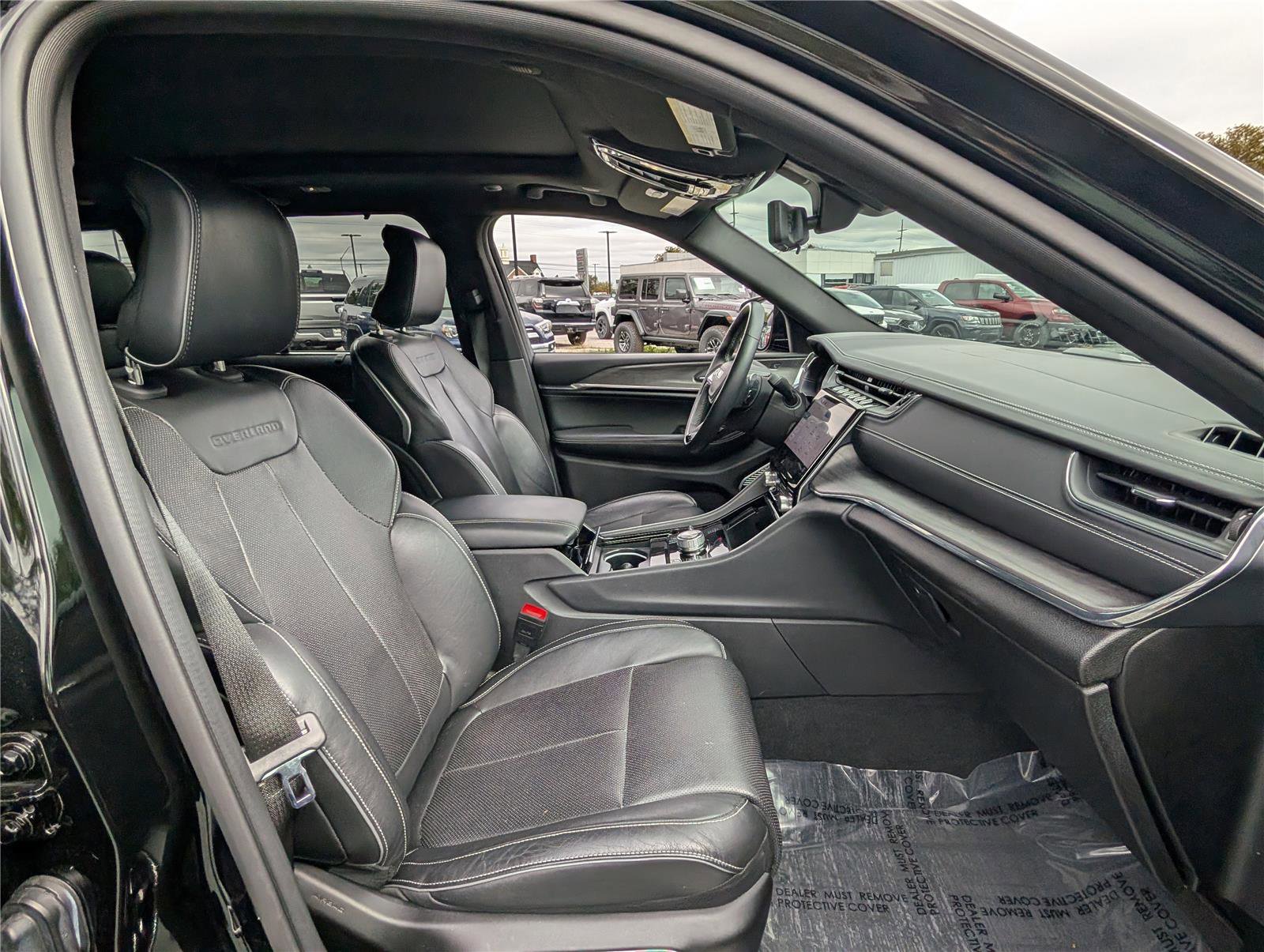 Used 2023 Jeep Grand Cherokee Overland w/ Advanced Protech Group III image 10