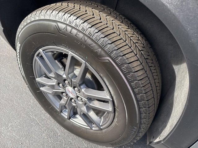 Used 2025 GMC Acadia Elevation image 9