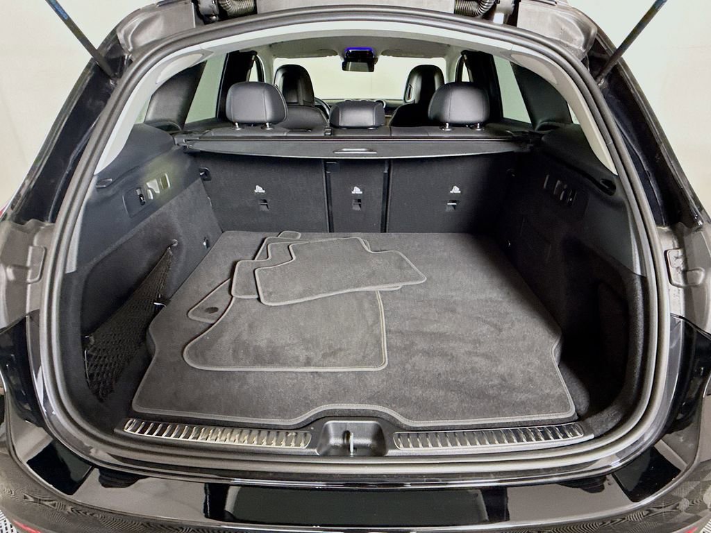 Used 2025 Mercedes-Benz GLC 350e 4MATIC image 25