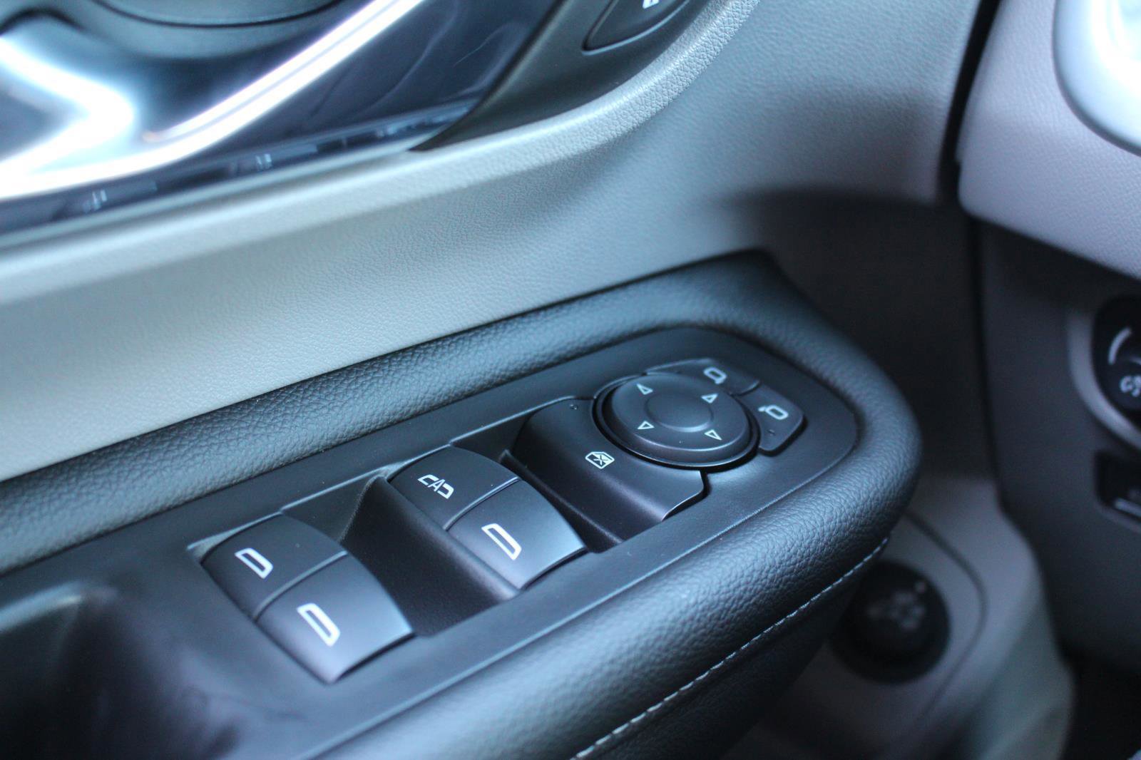 Used 2024 GMC Terrain SLT image 29