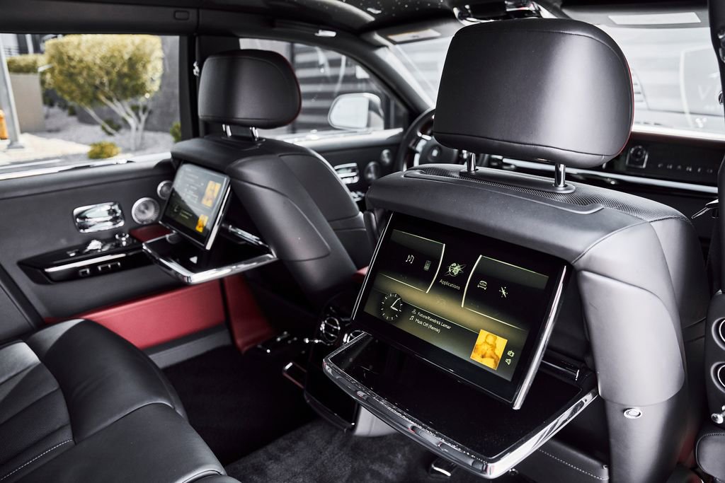 Used 2024 Rolls-Royce Phantom Sedan RWD image 54