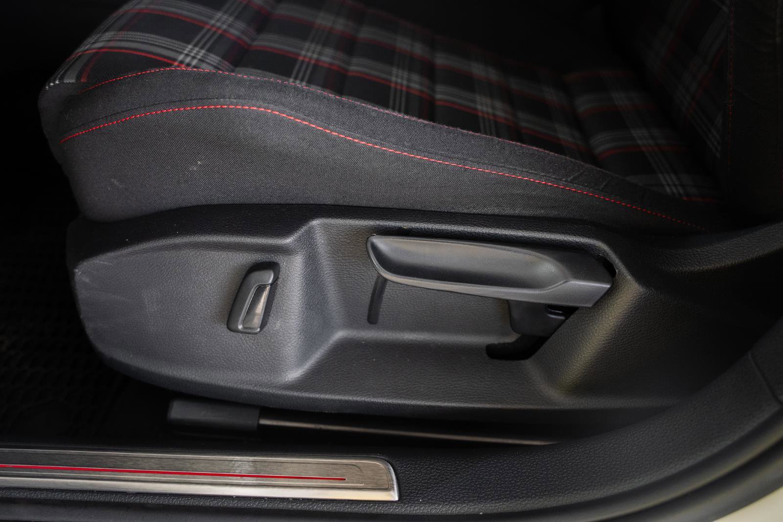 Used 2017 Volkswagen GTI Sport image 14