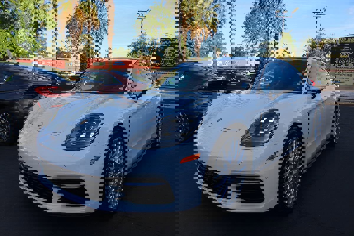 Used 2018 Porsche Panamera 4 image 4