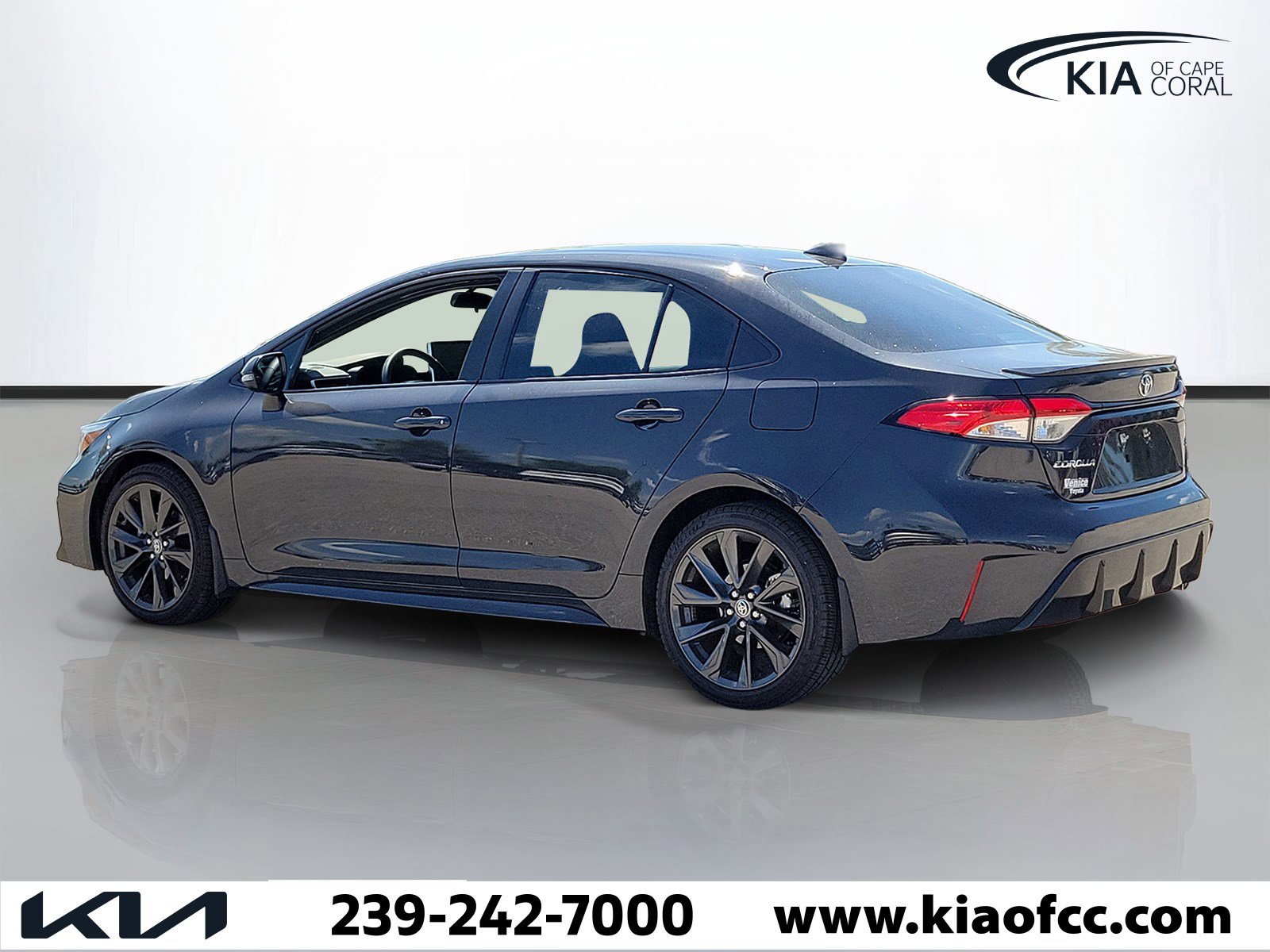 Used 2026 Toyota Corolla SE w/ SE Package FWD image 4