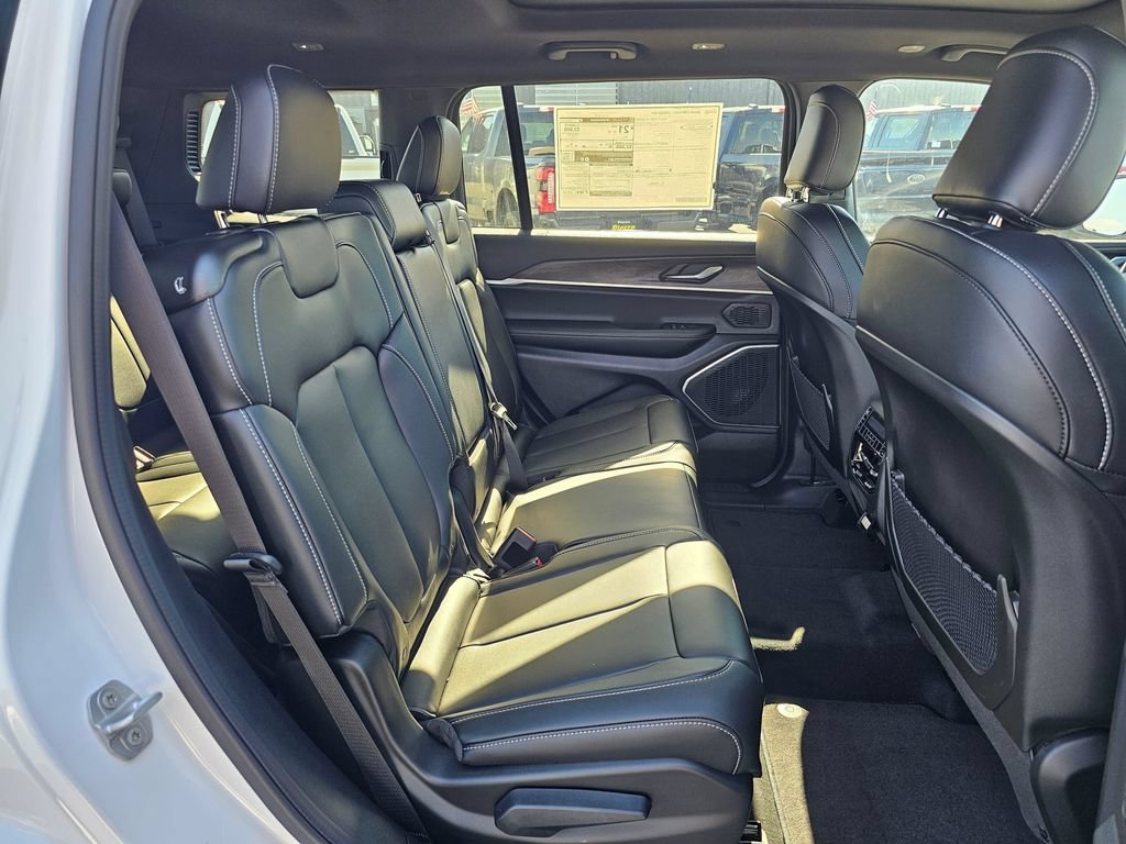New 2025 Jeep Grand Cherokee L Limited w/ Black Appearance Package AWD/4WD image 14