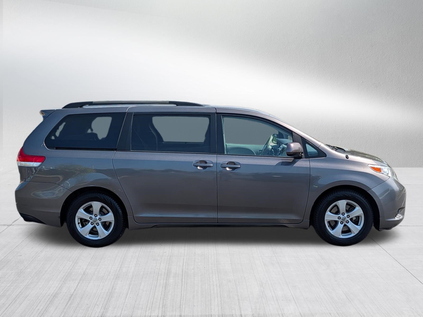 Used 2014 Toyota Sienna LE FWD image 8