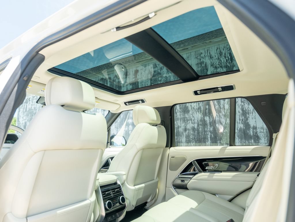 Used 2025 Land Rover Range Rover SE AWD/4WD image 35