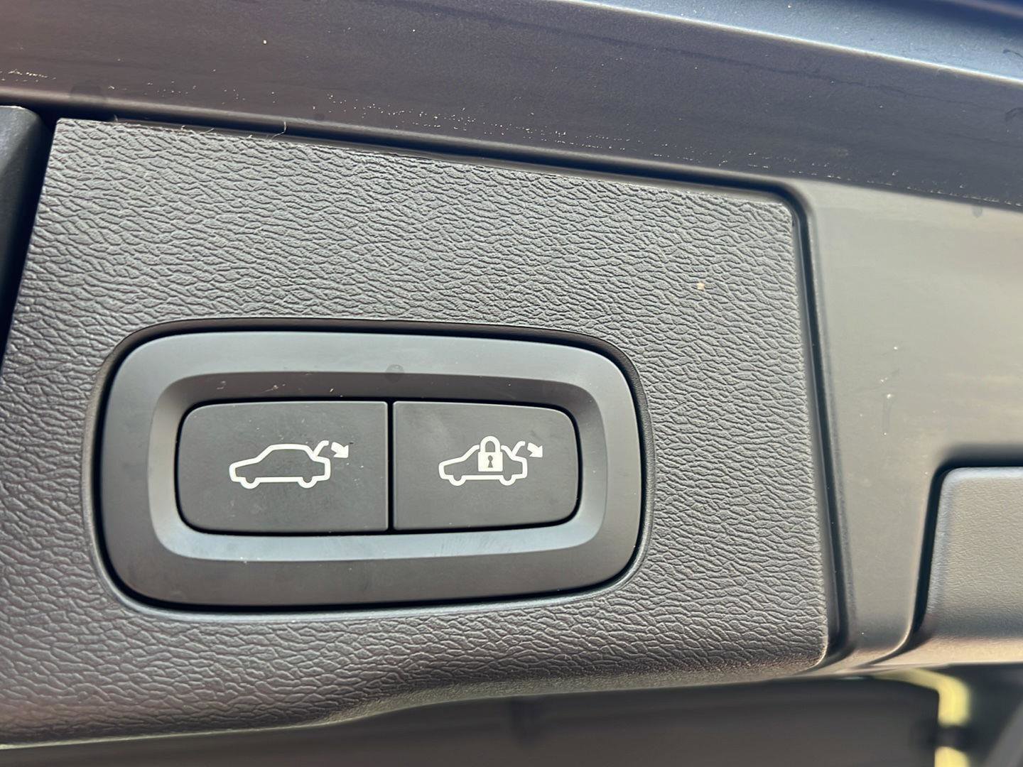 Used 2023 Volvo XC60 B5 Plus w/ Protection Package Premier image 35