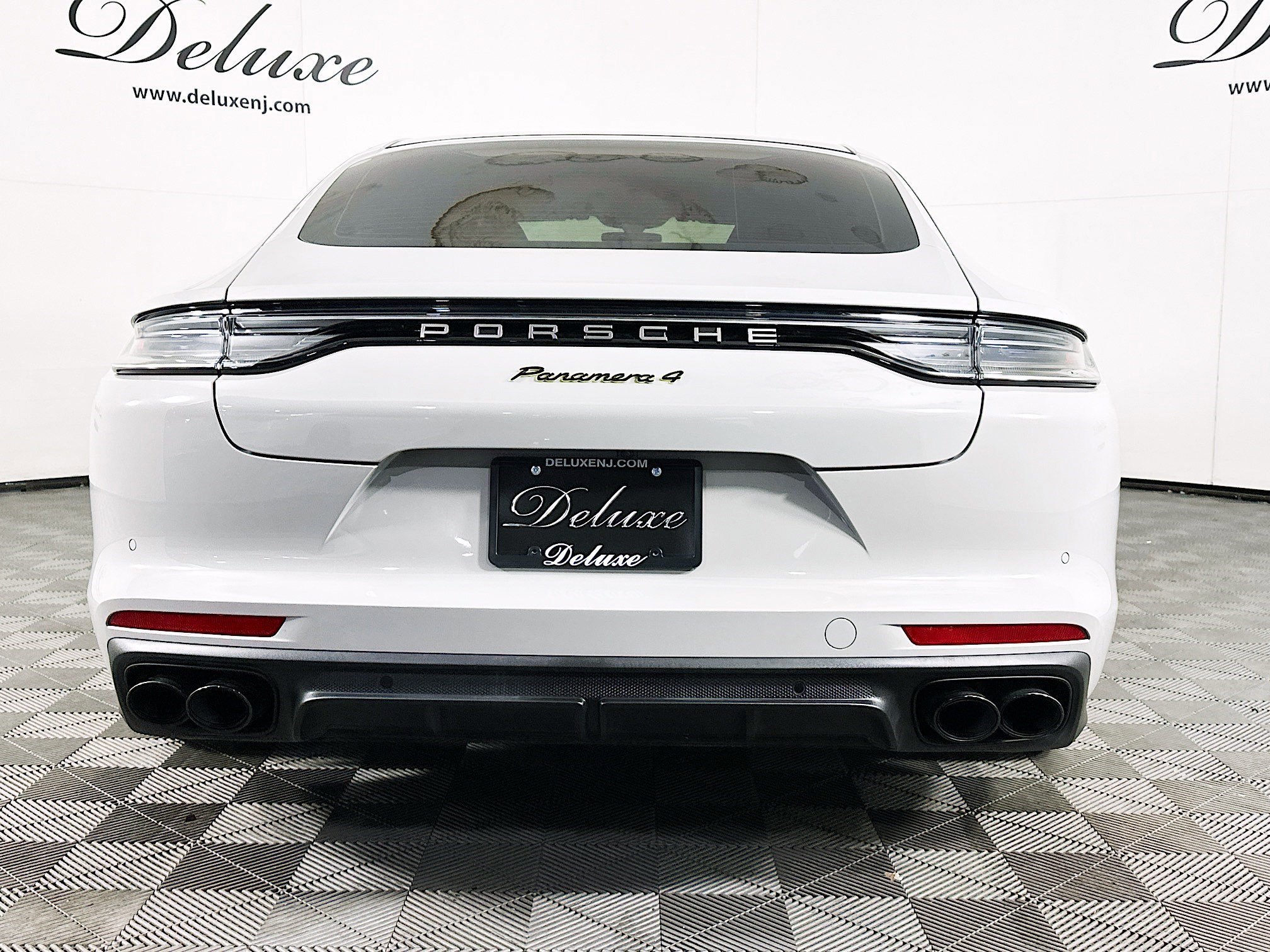 Used 2023 Porsche Panamera 4 Platinum Edition image 5