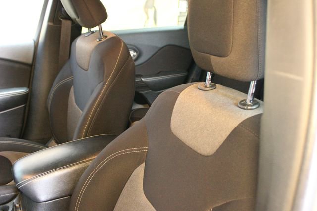 Used 2014 Jeep Cherokee Altitude w/ Cold Weather Group image 18