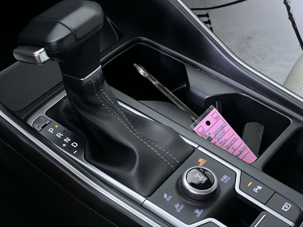 Used 2024 Kia Sorento S w/ Panoramic Sunroof Package image 22