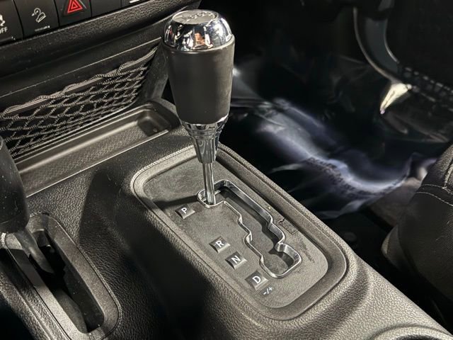 Used 2015 Jeep Wrangler Unlimited Sahara image 26