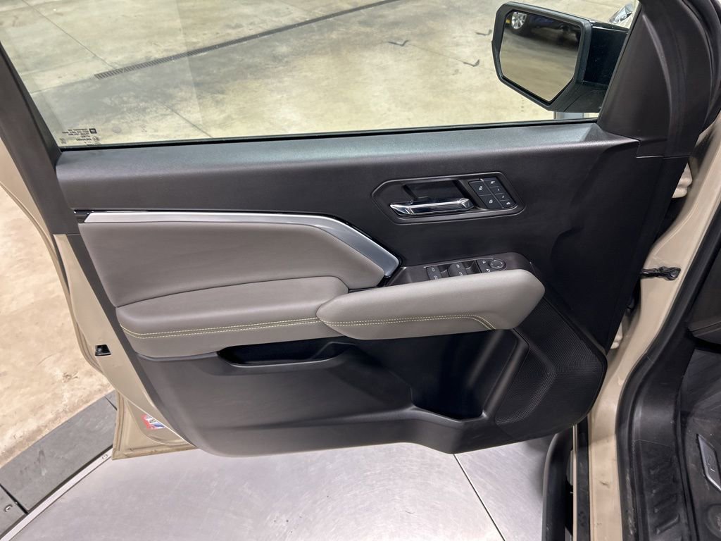 Used 2024 Chevrolet Colorado ZR2 w/ ZR2 Convenience Package III image 12