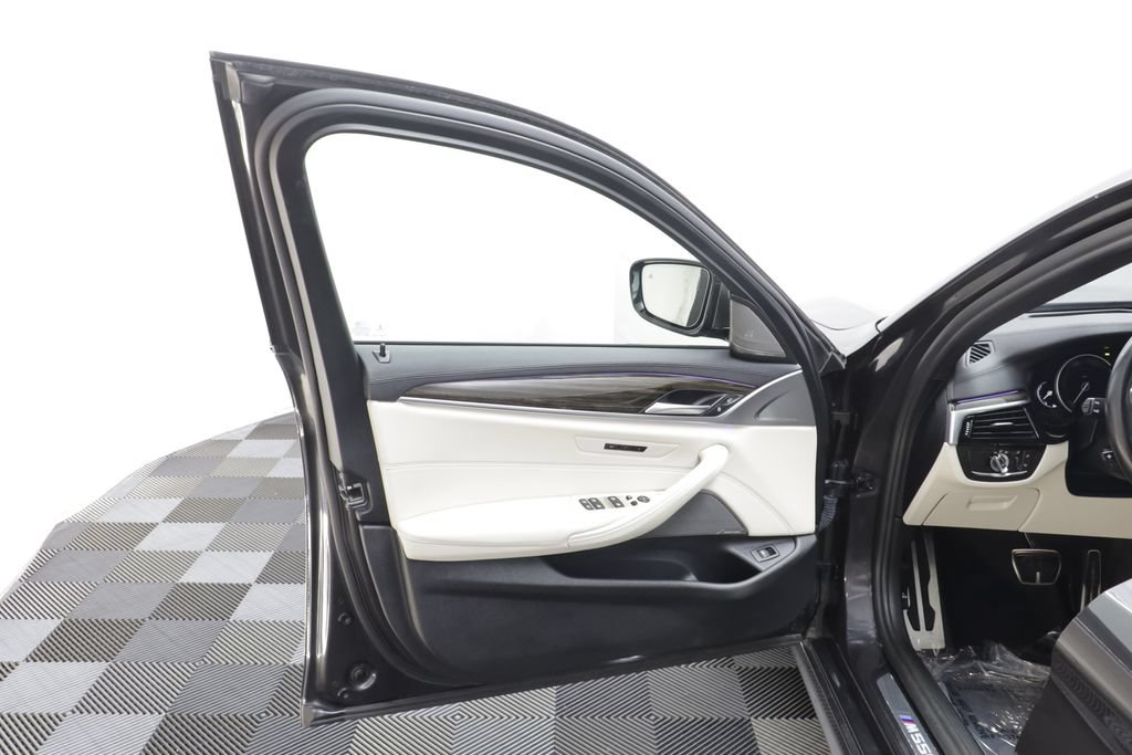 Used 2018 BMW M550i xDrive AWD/4WD image 5