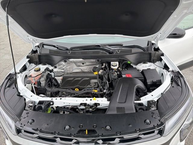 Used 2025 Chevrolet Trax RS w/ Driver Confidence Package image 24