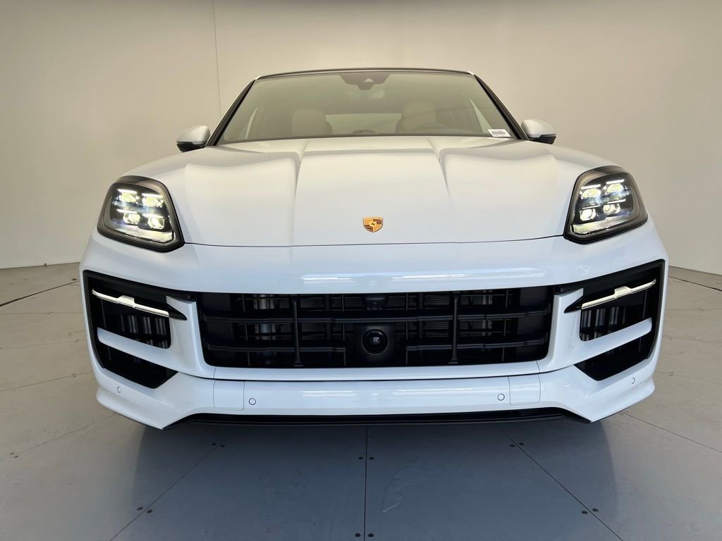 Used 2025 Porsche Cayenne Coupe image 25