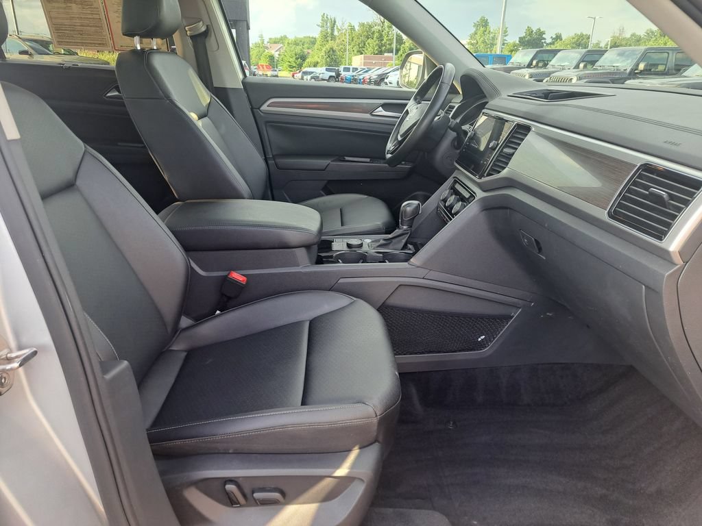 Used 2018 Volkswagen Atlas SEL w/ R-Line Package AWD/4WD image 31