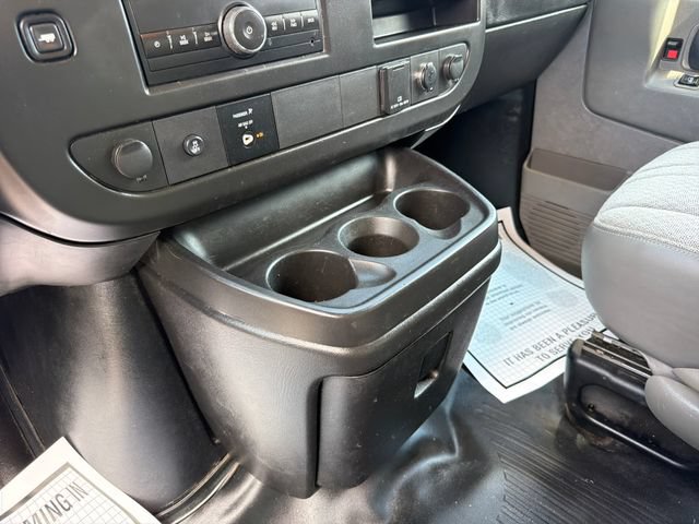 Used 2017 GMC Savana 2500 RWD image 22