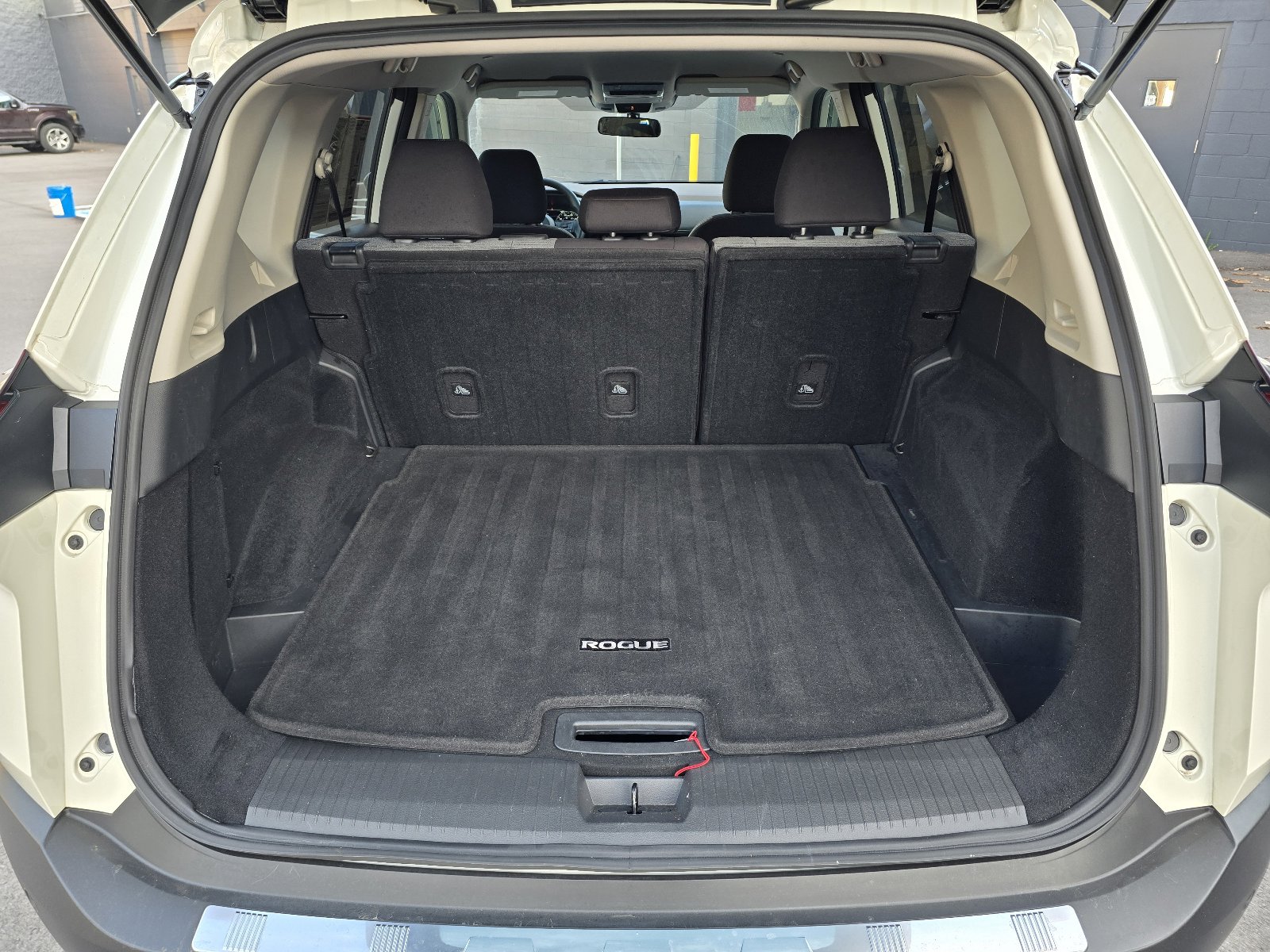 Used 2023 Nissan Rogue SV AWD/4WD image 25