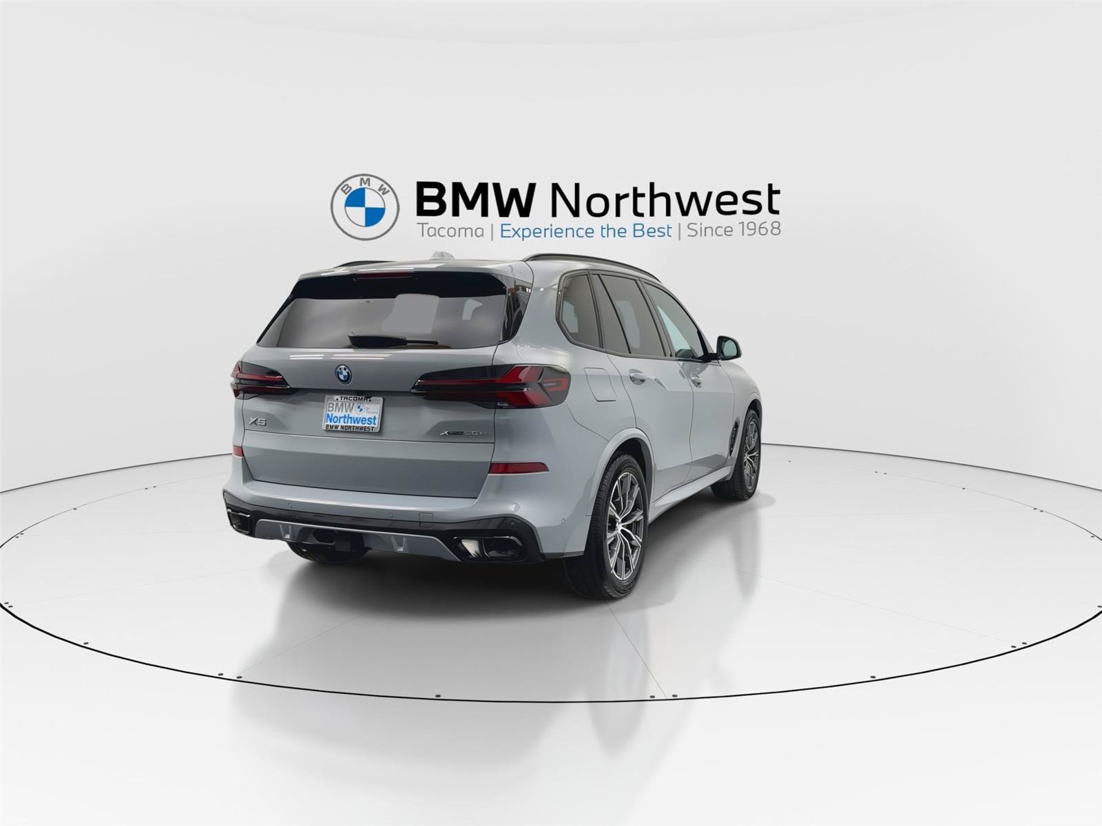 New 2026 BMW X5 xDrive50e w/ Executive Package AWD/4WD image 2