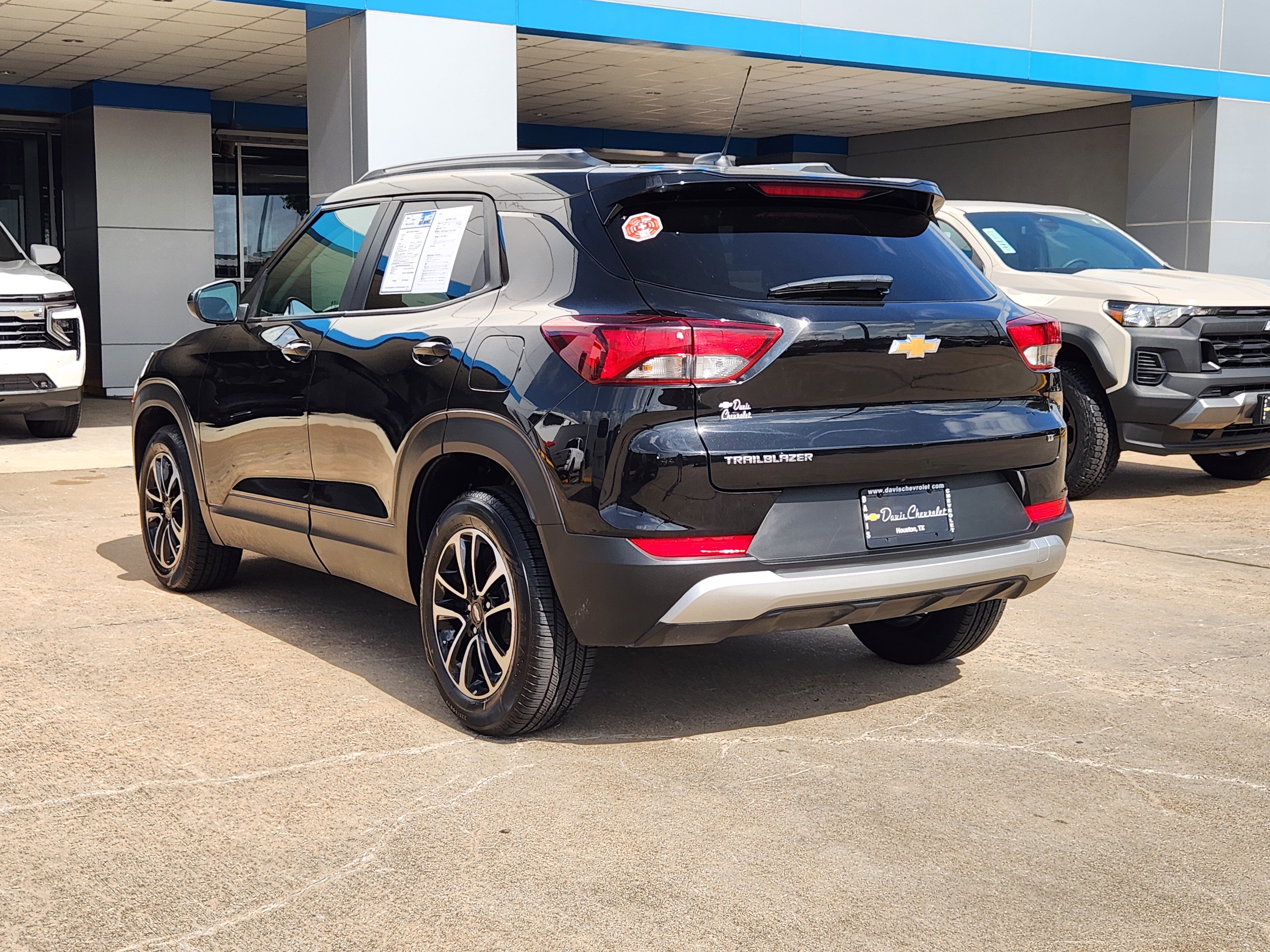 Used 2025 Chevrolet TrailBlazer LT FWD image 8
