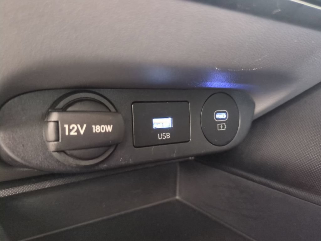 Used 2025 Hyundai Elantra SE FWD image 24