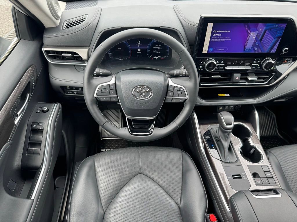 Used 2023 Toyota Highlander Limited FWD image 24