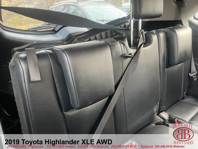Used 2019 Toyota Highlander XLE image 11
