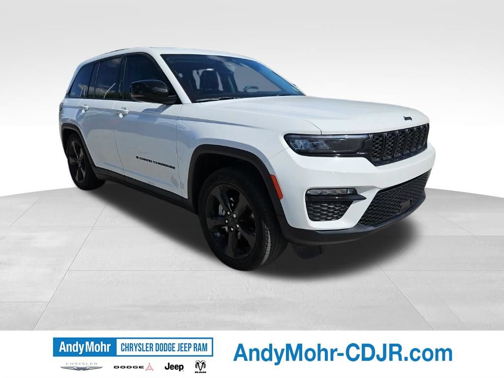 Used 2023 Jeep Grand Cherokee Limited w/ Black Appearance Package AWD/4WD image 3